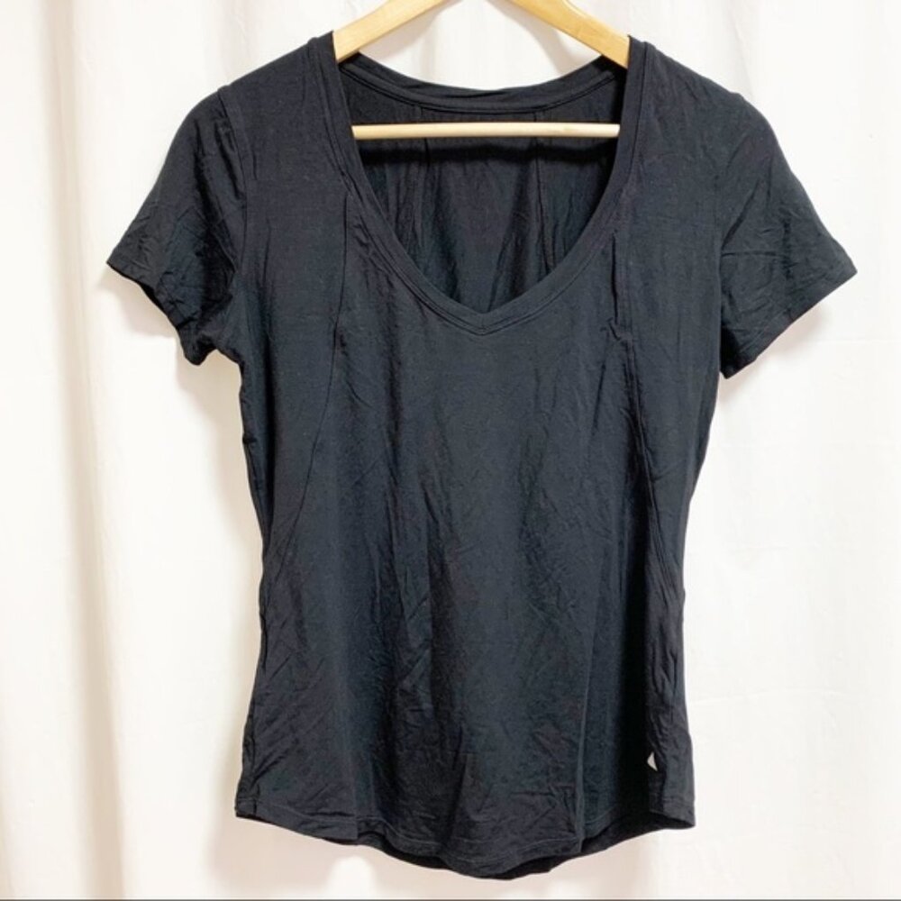 Women’s Black V-Neck Short Sleeve Top